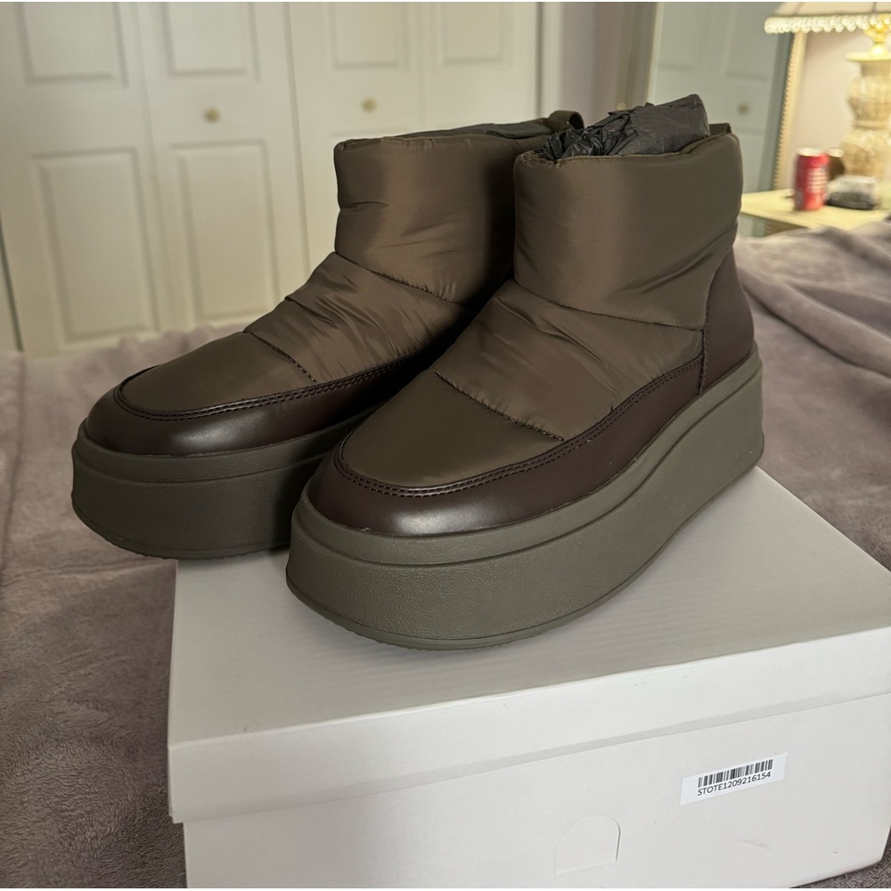 Ash snow boots
